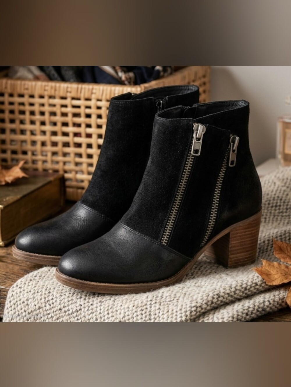 MTNG Mustang Black Suede Dual Zip Stacked Heel Ankle Booties Boots Sz 37